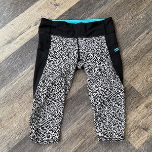 Lululemon Athletica Black White Turquoise Patterned Leggings Run Brush Stroke
